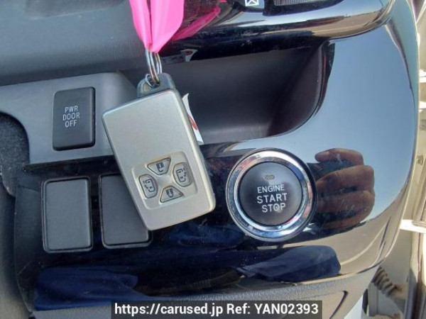 Used 2008 AT toyota voxy ZRR70W Image[21]