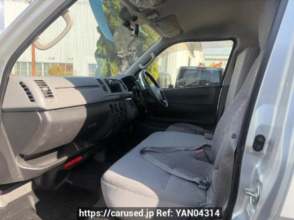 Used 2006 AT toyota regiusace-van TRH200V Image[8]