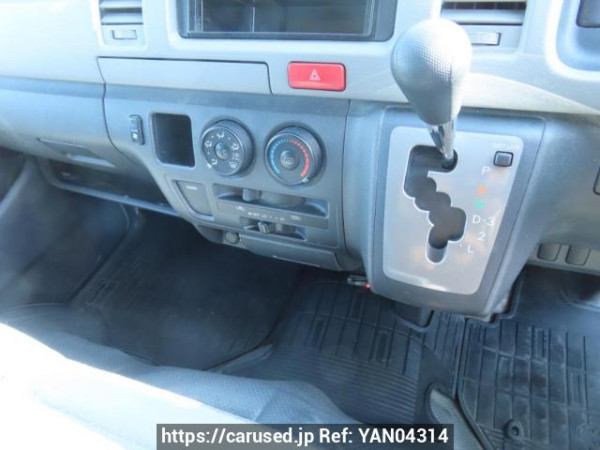 Used 2006 AT toyota regiusace-van TRH200V Image[27]