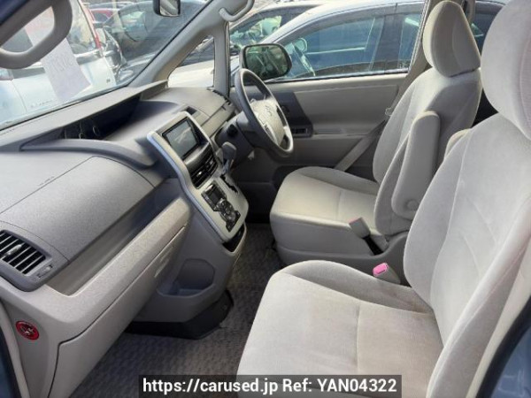 Used 2013 AT toyota noah ZRR70G Image[7]