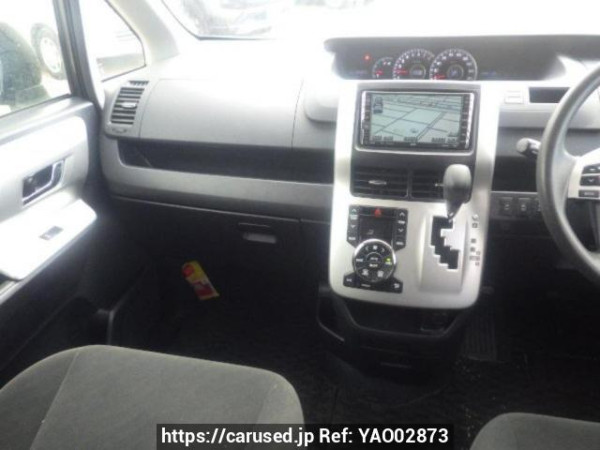 Used 2010 AT toyota noah ZRR75G Image[17]