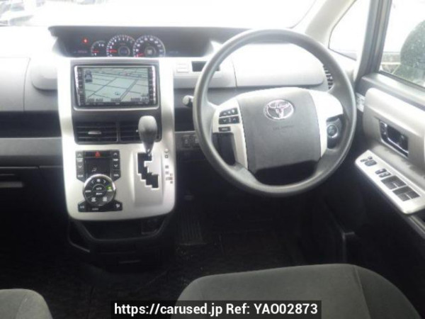 Used 2010 AT toyota noah ZRR75G Image[18]