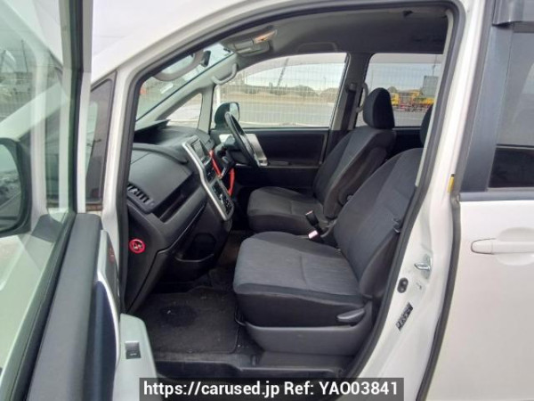 Used 2011 AT toyota noah ZRR75W Image[14]