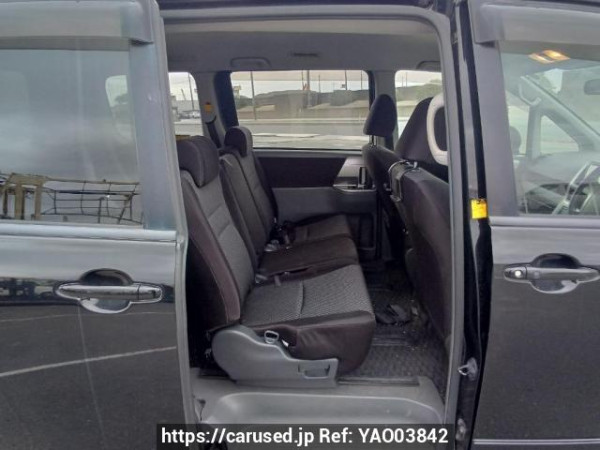 Used 2007 AT toyota noah ZRR70W Image[15]