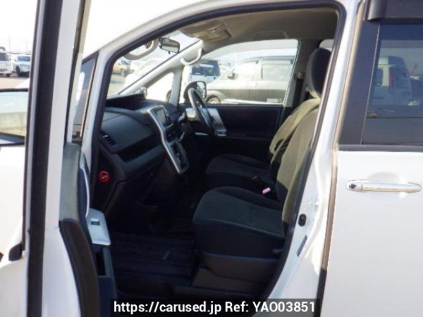 Used 2011 AT toyota noah ZRR75G Image[12]