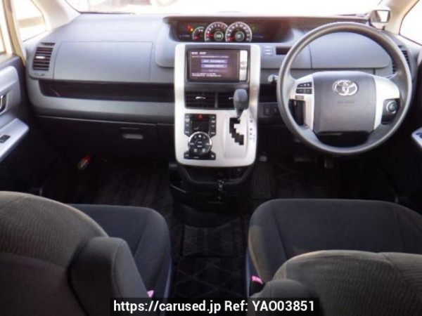 Used 2011 AT toyota noah ZRR75G Image[17]