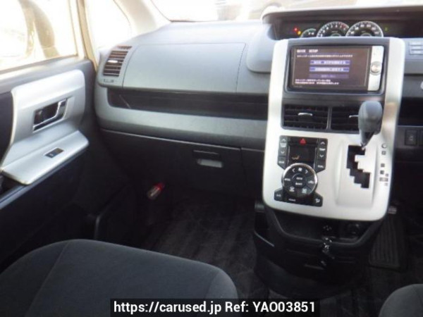 Used 2011 AT toyota noah ZRR75G Image[18]