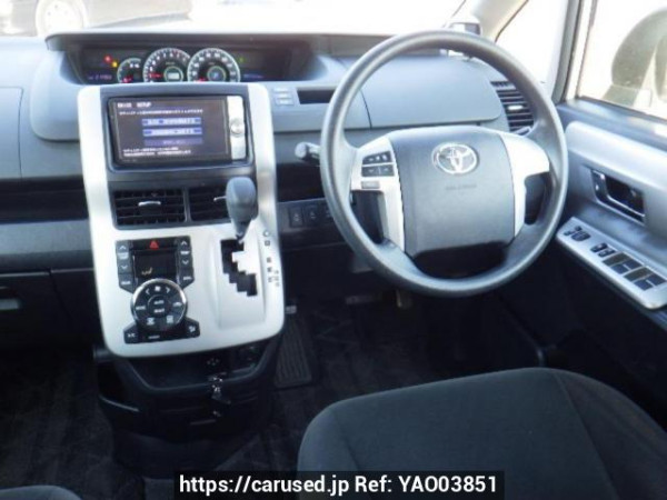 Used 2011 AT toyota noah ZRR75G Image[19]