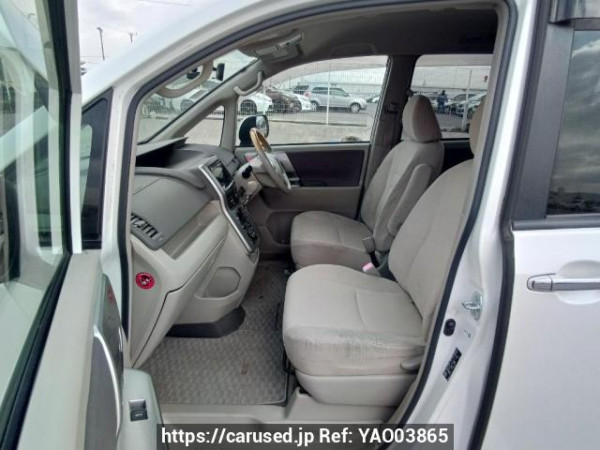 Used 2009 AT toyota noah ZRR70W Image[15]