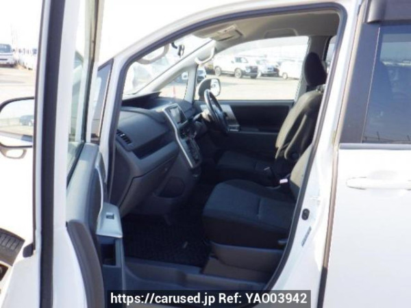 Used 2007 AT toyota voxy ZRR70W Image[12]