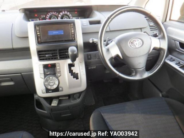 Used 2007 AT toyota voxy ZRR70W Image[18]