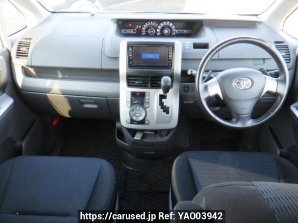 Used 2007 AT toyota voxy ZRR70W Image[19]