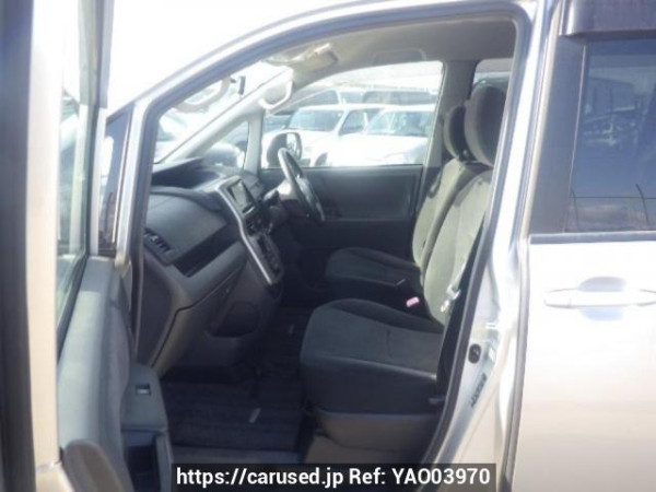 Used 2007 AT toyota noah ZRR75G Image[12]