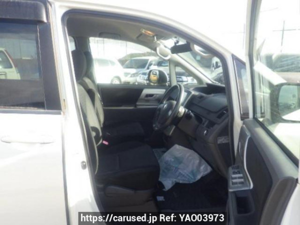 Used 2008 AT toyota voxy ZRR70W Image[12]