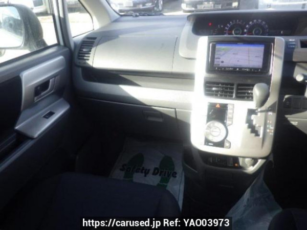 Used 2008 AT toyota voxy ZRR70W Image[18]