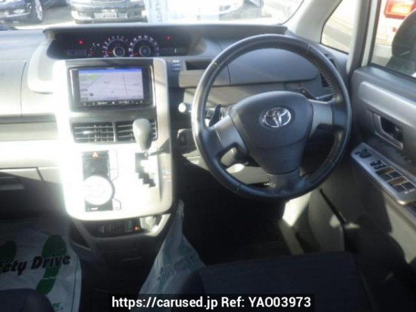 Used 2008 AT toyota voxy ZRR70W Image[19]