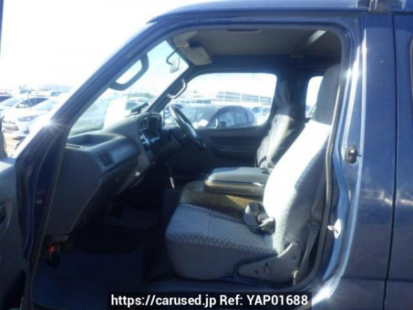 Used 2004 AT toyota hiace-van TRH112V Image[12]