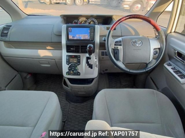 Used 2010 AT toyota noah ZRR70G Image[18]