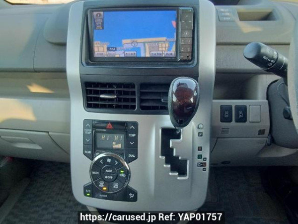 Used 2010 AT toyota noah ZRR70G Image[23]