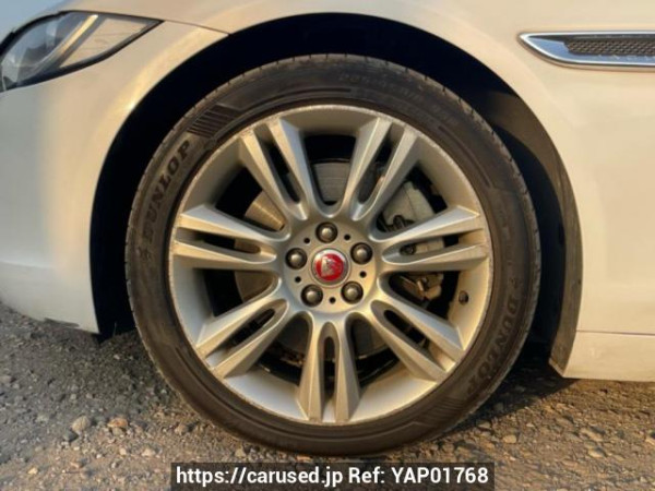 Used 2016 AT jaguar xe JA2GA Image[40]