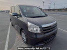 Toyota Noah ZRR70G