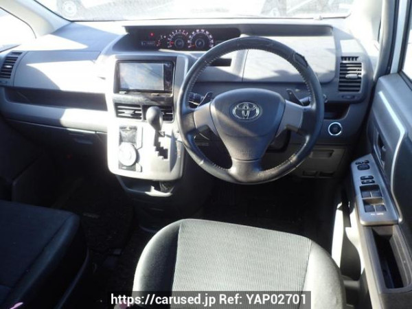 Used 2009 AT toyota voxy ZRR70W Image[14]