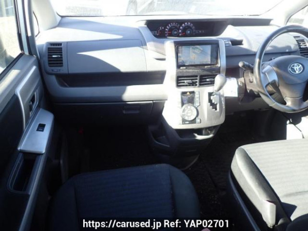 Used 2009 AT toyota voxy ZRR70W Image[15]