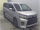 Toyota Voxy ZRR80Wカイ