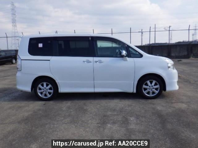 Buy Used 2009 Toyota Voxy ZRR70W (AA20CCE9) - Carused.jp