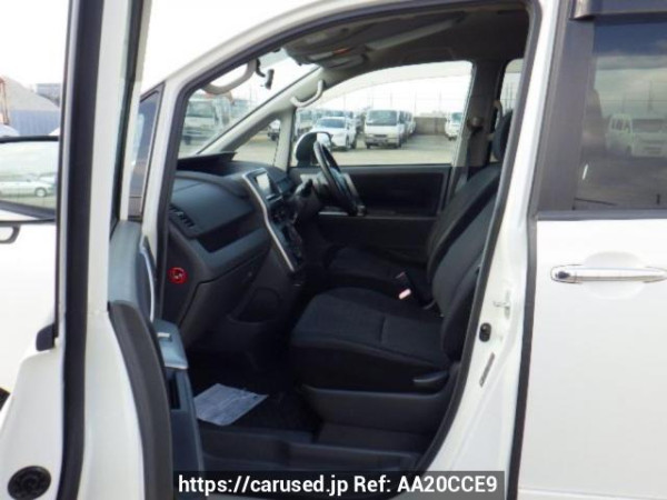 Used 2009 AT toyota voxy ZRR70W Image[12]