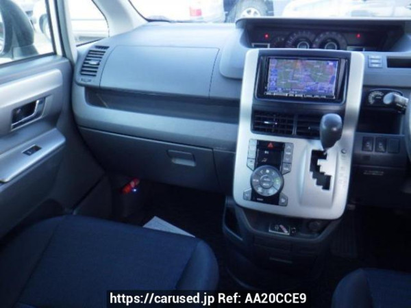 Used 2009 AT toyota voxy ZRR70W Image[18]