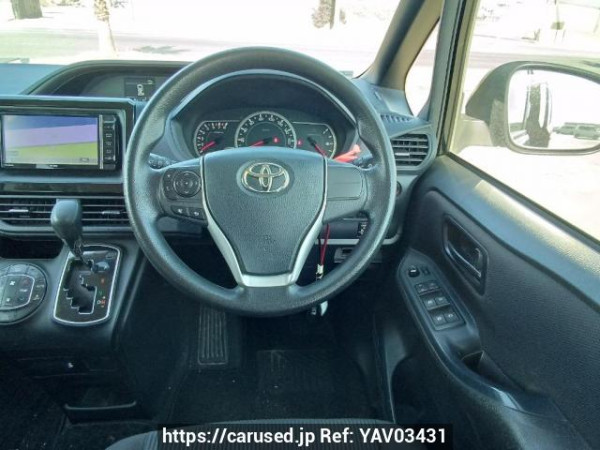 Used 2015 AT toyota noah ZRR80G Image[21]