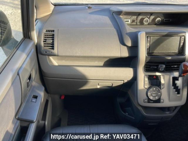 Used 2007 AT toyota noah ZRR70G Image[16]