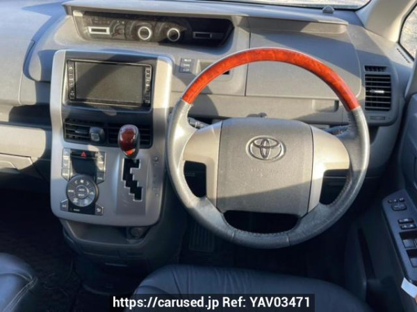 Used 2007 AT toyota noah ZRR70G Image[17]