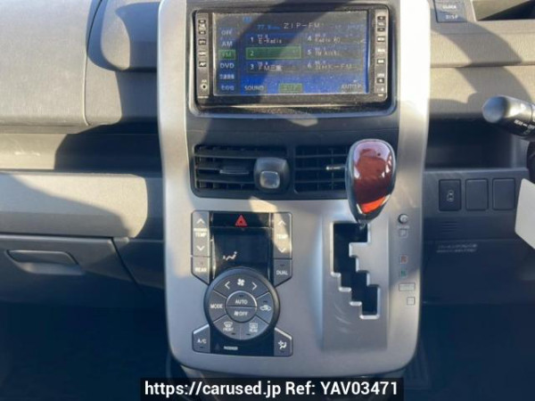 Used 2007 AT toyota noah ZRR70G Image[19]