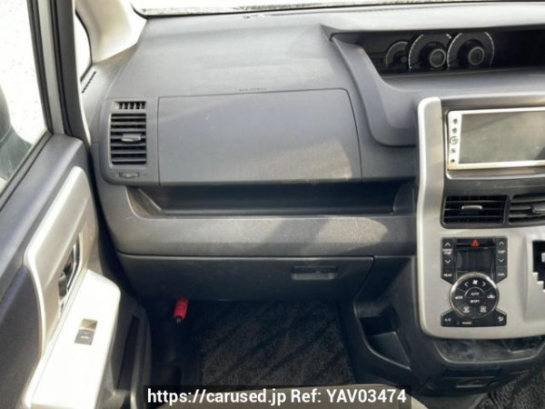 Used 2011 AT toyota noah ZRR70G Image[18]