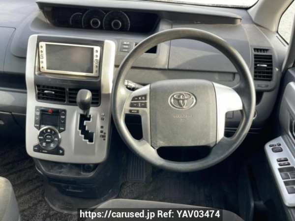 Used 2011 AT toyota noah ZRR70G Image[19]