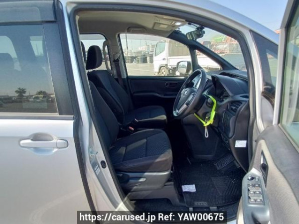 Used 2015 AT toyota noah ZRR80G Image[13]