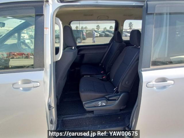 Used 2015 AT toyota noah ZRR80G Image[16]