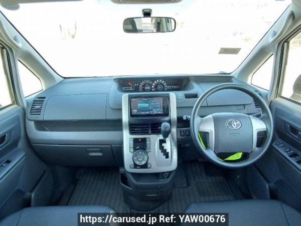 Used 2008 AT toyota noah ZRR70G Image[18]