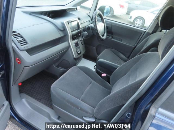 Used 2009 AT toyota noah ZRR70G Image[16]