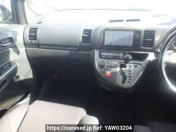 Used 2004 AT toyota wish ZNE10G Image[17]