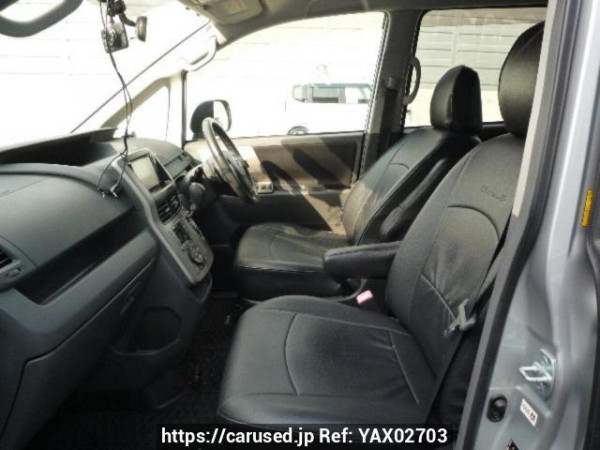 Used 2007 AT toyota voxy ZRR70W Image[10]