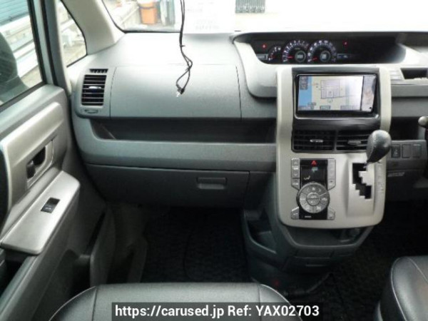 Used 2007 AT toyota voxy ZRR70W Image[17]