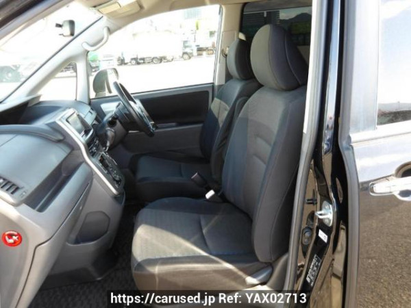 Used 2009 AT toyota voxy ZRR70W Image[15]