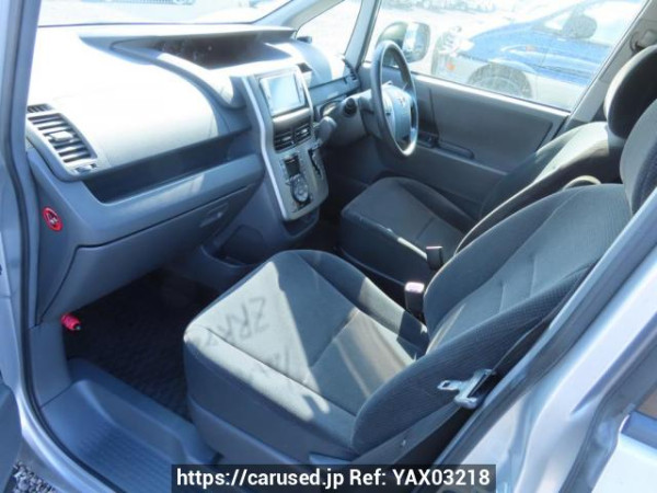 Used 2009 AT toyota noah ZRR70G Image[16]