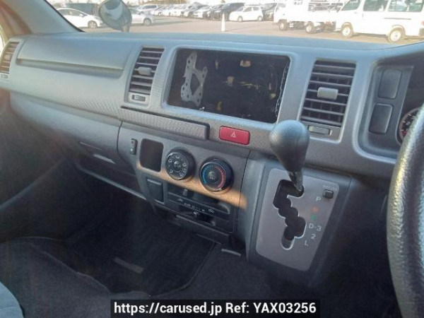 Used 2006 AT toyota regiusace-van KDH205V Image[22]
