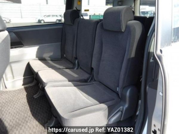 Used 2007 AT toyota noah ZRR75G Image[12]