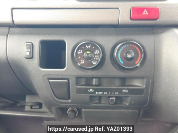 Used 2005 AT toyota regiusace-van KDH200V Image[25]