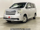 Toyota Noah DBA-ZRR70G